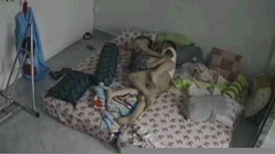Hack Cam Hai Vợ Chồng Đang Tò Tè Thì Mẹ Vào